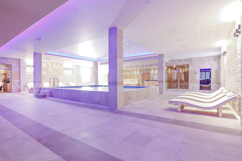 Gardenia Hotel & Spa Veles Exterior foto The spa at The Dorchester